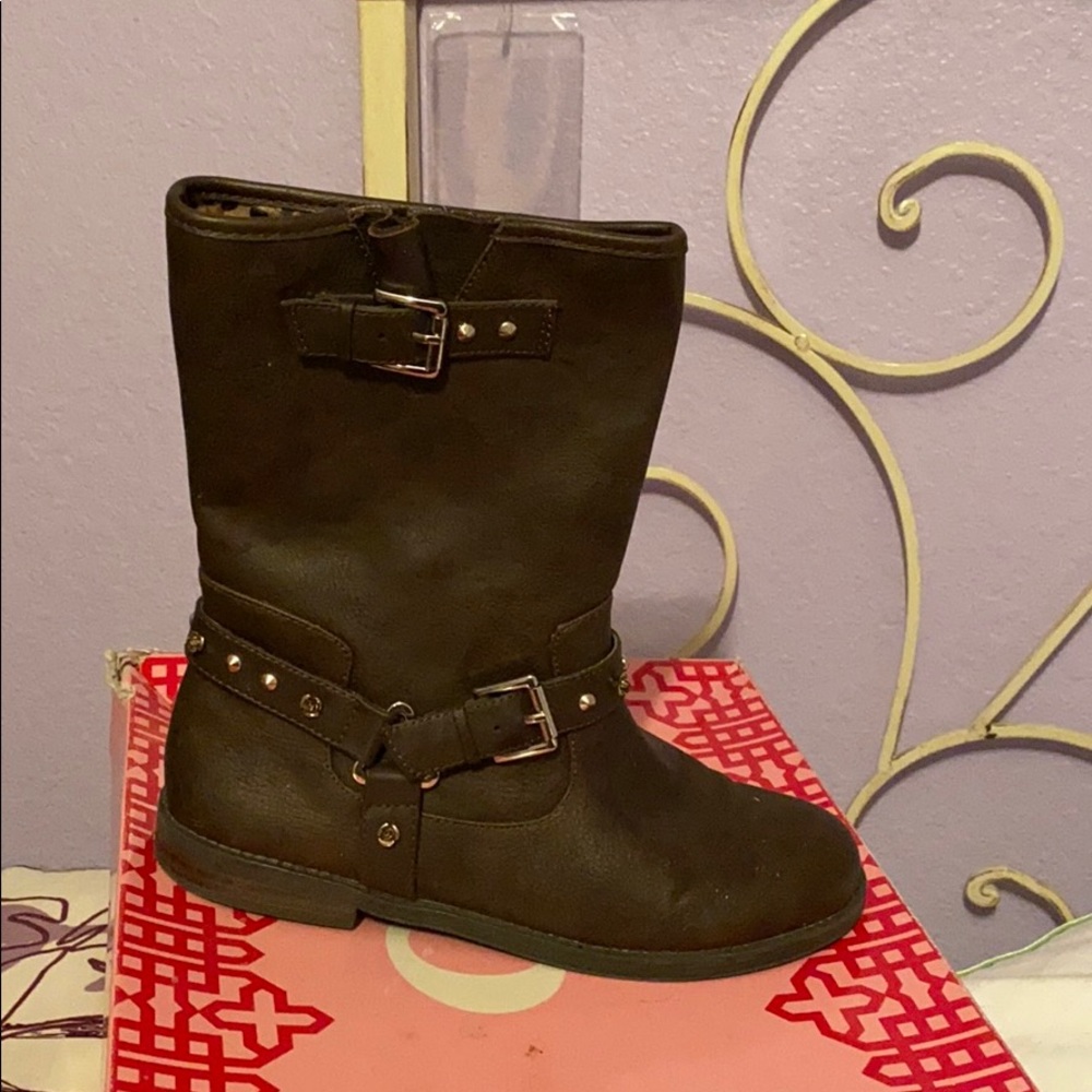 Brown boots